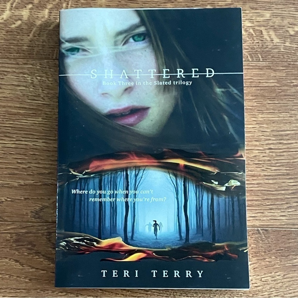 Shattered Book Three in the Slated Trilogy by: Teri Terry paperback book